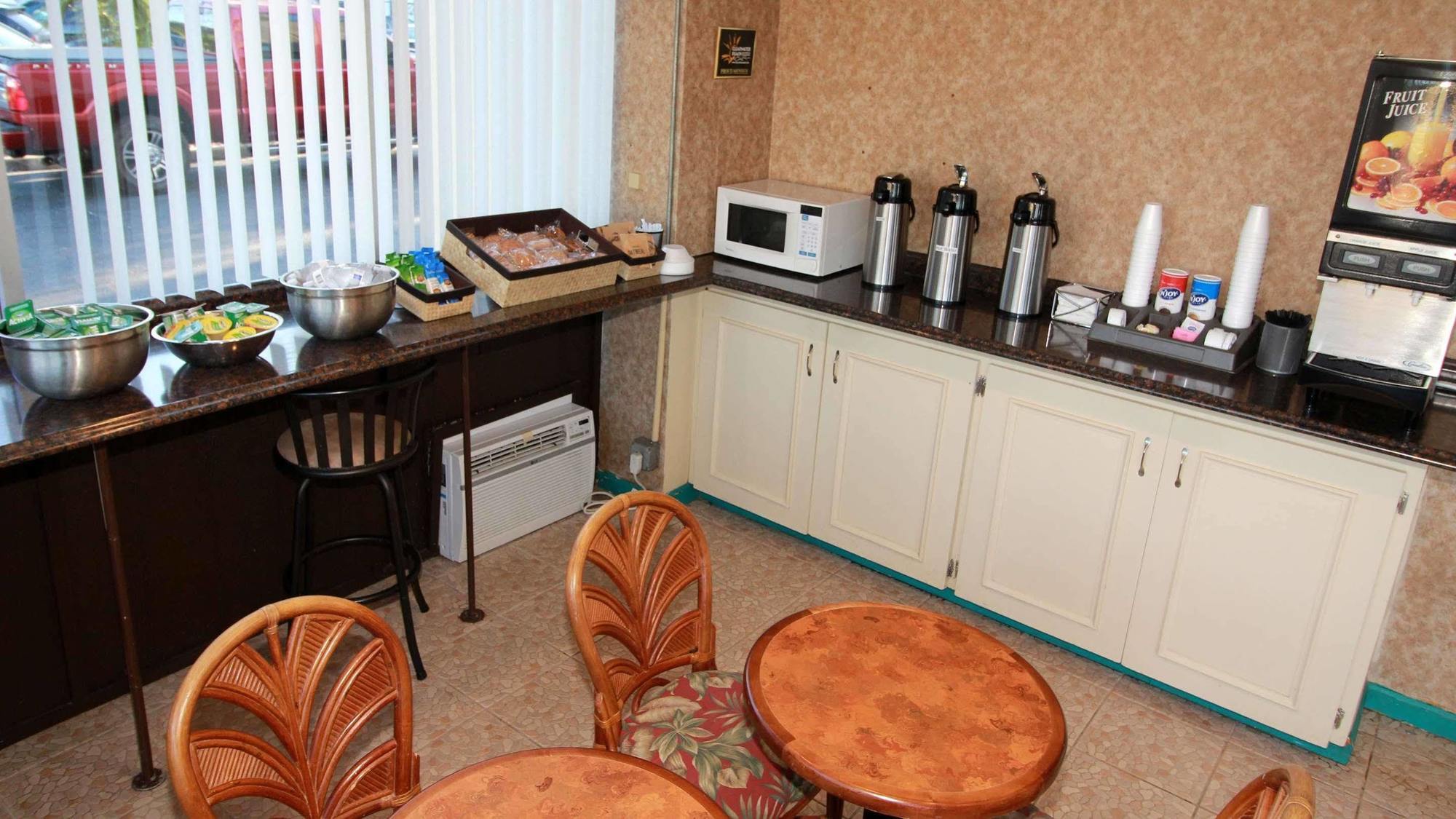 Magnuson Hotel Clearwater Beach Extérieur photo